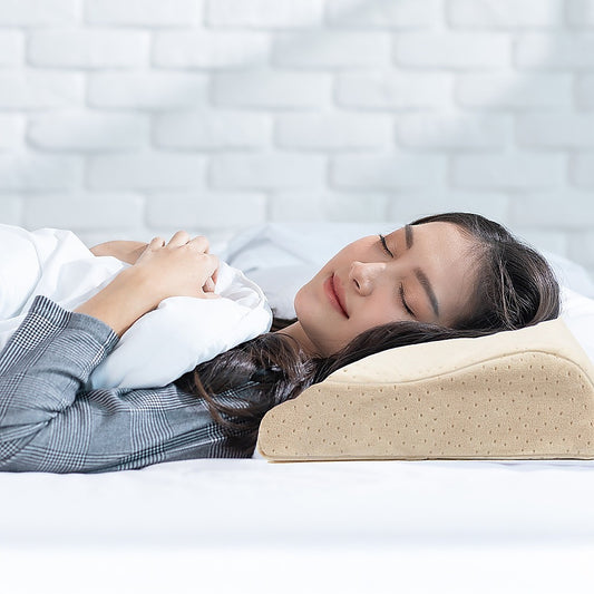 Pure natural latex sleep pillow with spine support, 30x50cm, designed for ergonomic comfort and restful sleep.