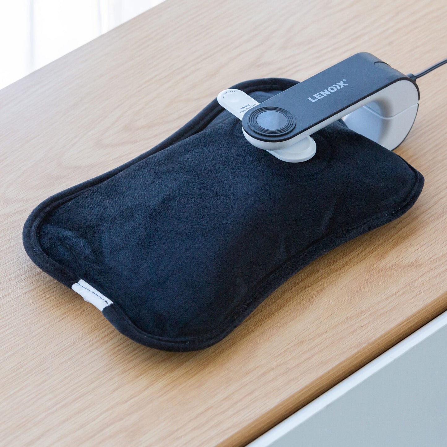 Hlpmedical rechargeable electric hot water bottle with fast heating, leak-resistant design, up to 70°C, for relaxation and pain relief.
