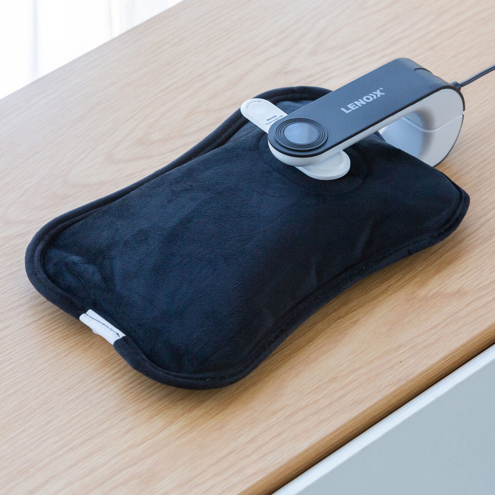 Hlpmedical rechargeable electric hot water bottle with fast heating, leak-resistant design, up to 70°C, for relaxation and pain relief.