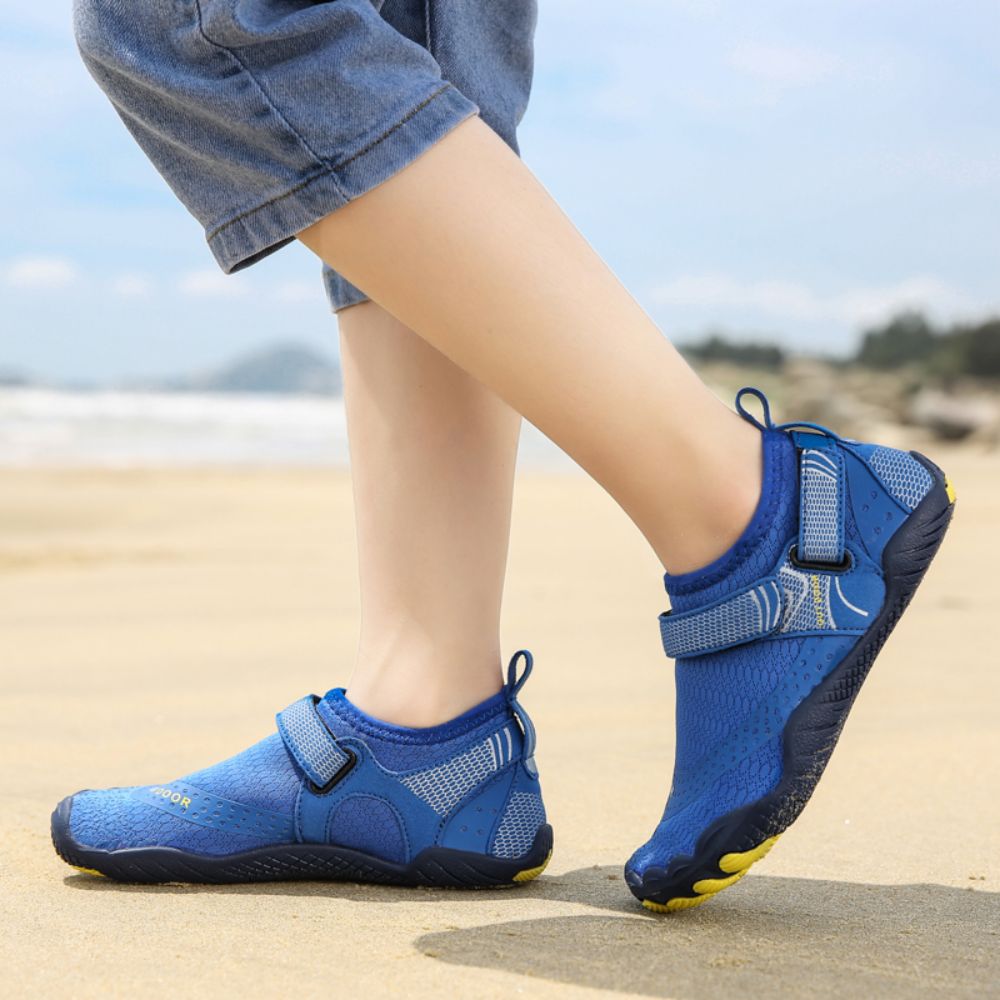 Kids water shoes by Hlpmedical in Klein blue, barefoot quick-dry aqua shoes for boys and girls, size US4 (EU36).