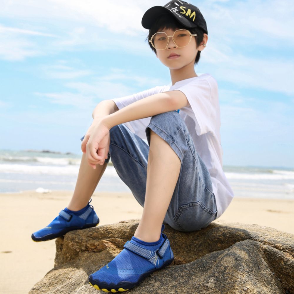 Kids water shoes by Hlpmedical in Klein blue, quick-dry aqua sports shoes for boys and girls, size US4 / EU36.