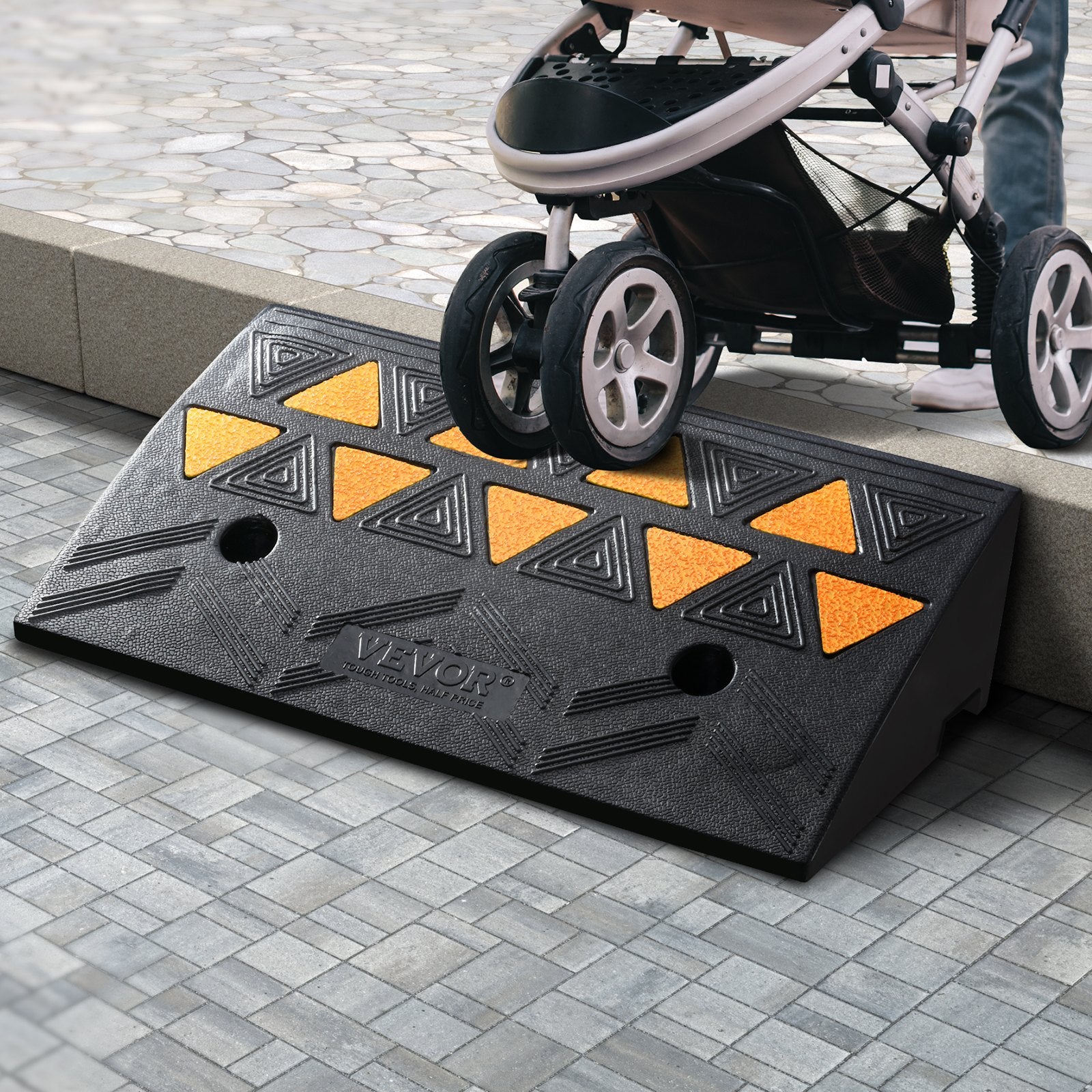 Heavy-duty rubber curb ramp by Hlpmedical, 10.8 cm rise, 30 cm wide, 50 cm long, ideal for forklifts, trucks, and wheelchairs.