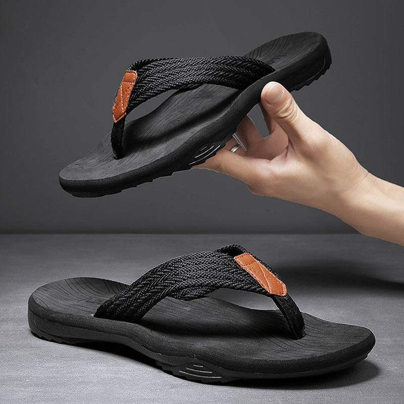 Men's outdoor non-slip flip flops by Hlpmedical, black EVA beach sandals with thick soles, lightweight and suitable for casual and sports use.